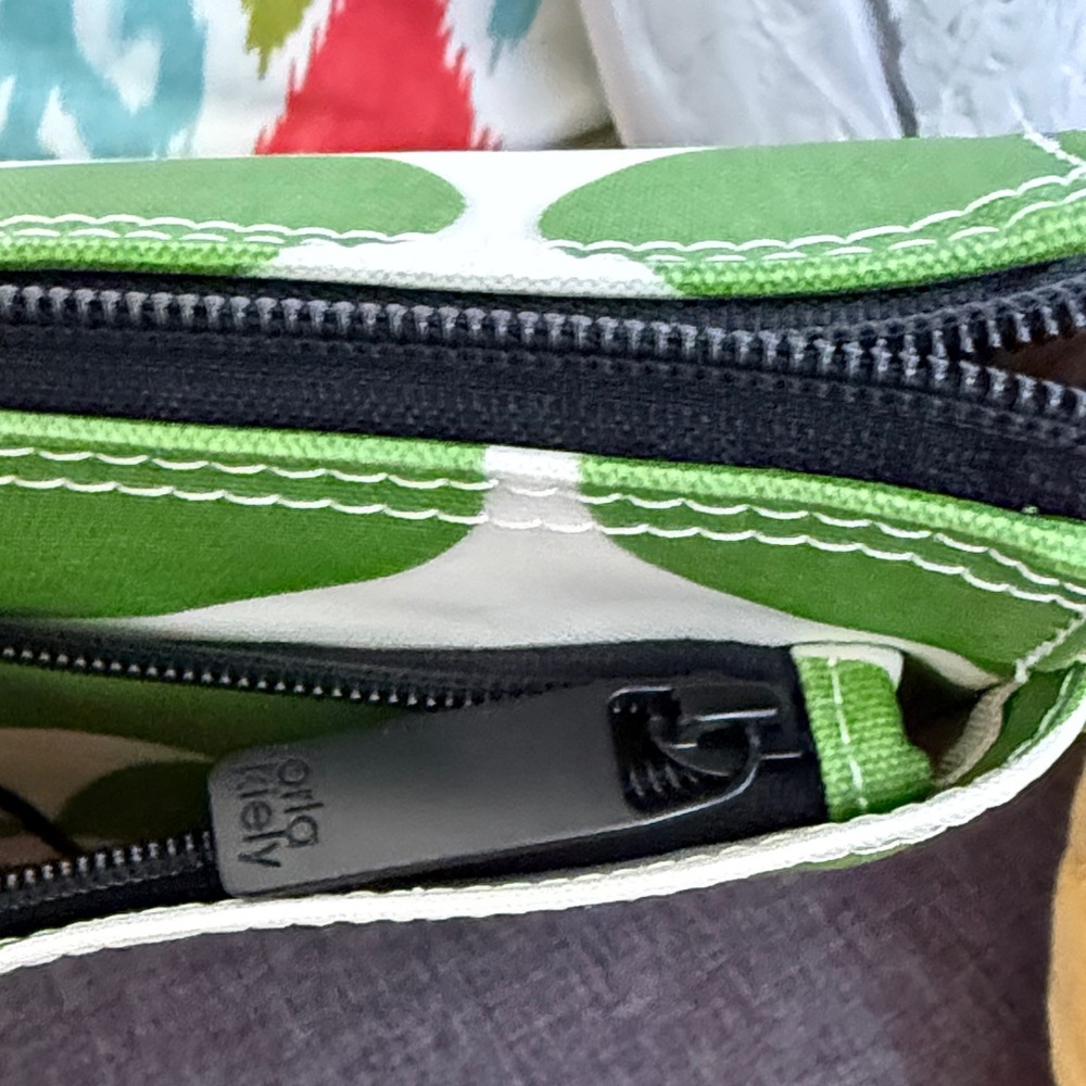 Orla Kiely Green Leaf Crossbody Bag - Picture 7 of 11
